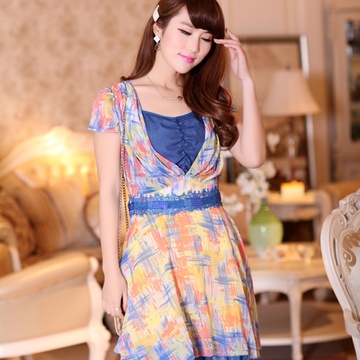 春夏秋三季皆宜连衣裙 <em>邻家女孩</em>风 吸引眼球必