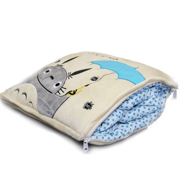 抱枕被子两用靠垫大号卡通龙猫折叠空调被夏凉
